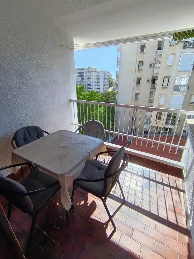 Izdavanje, jednosoban stan, 55m², Centar, Bar