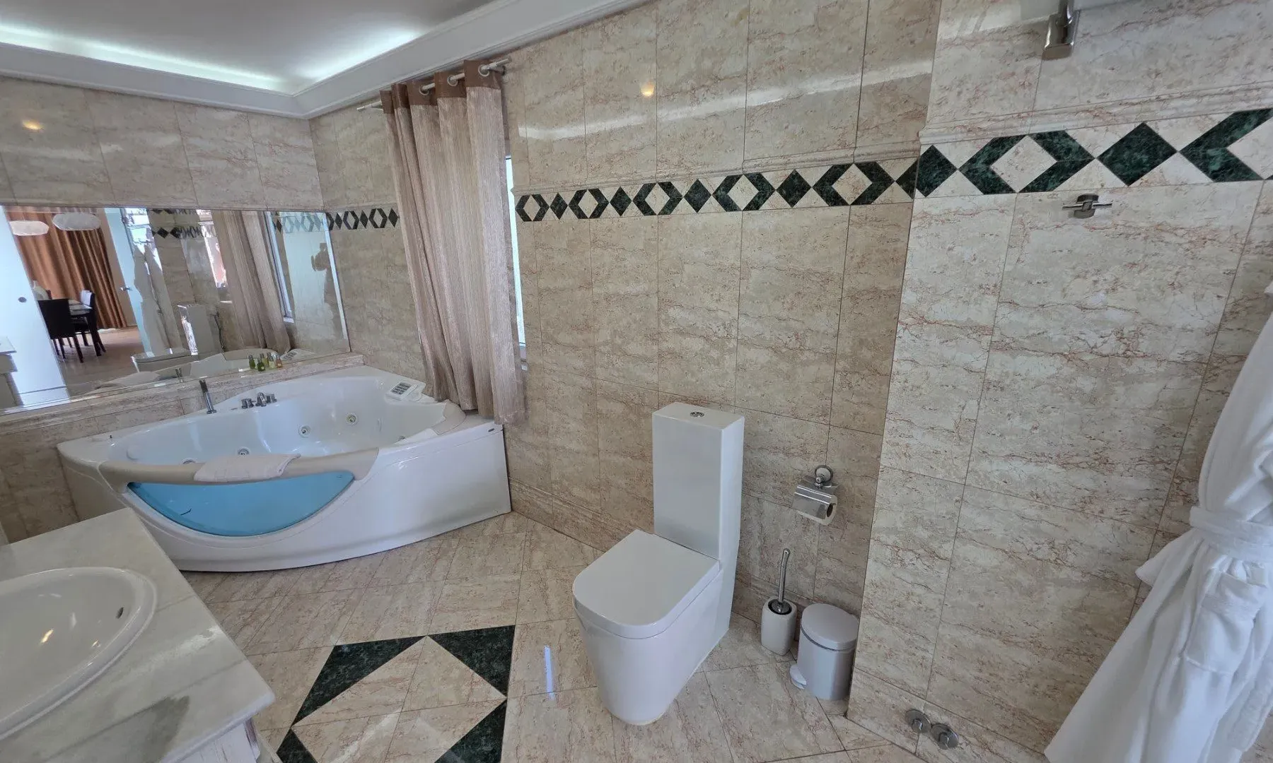 Prodaja, ugostiteljski objekat, 1200m², Sveti Stefan, Budva