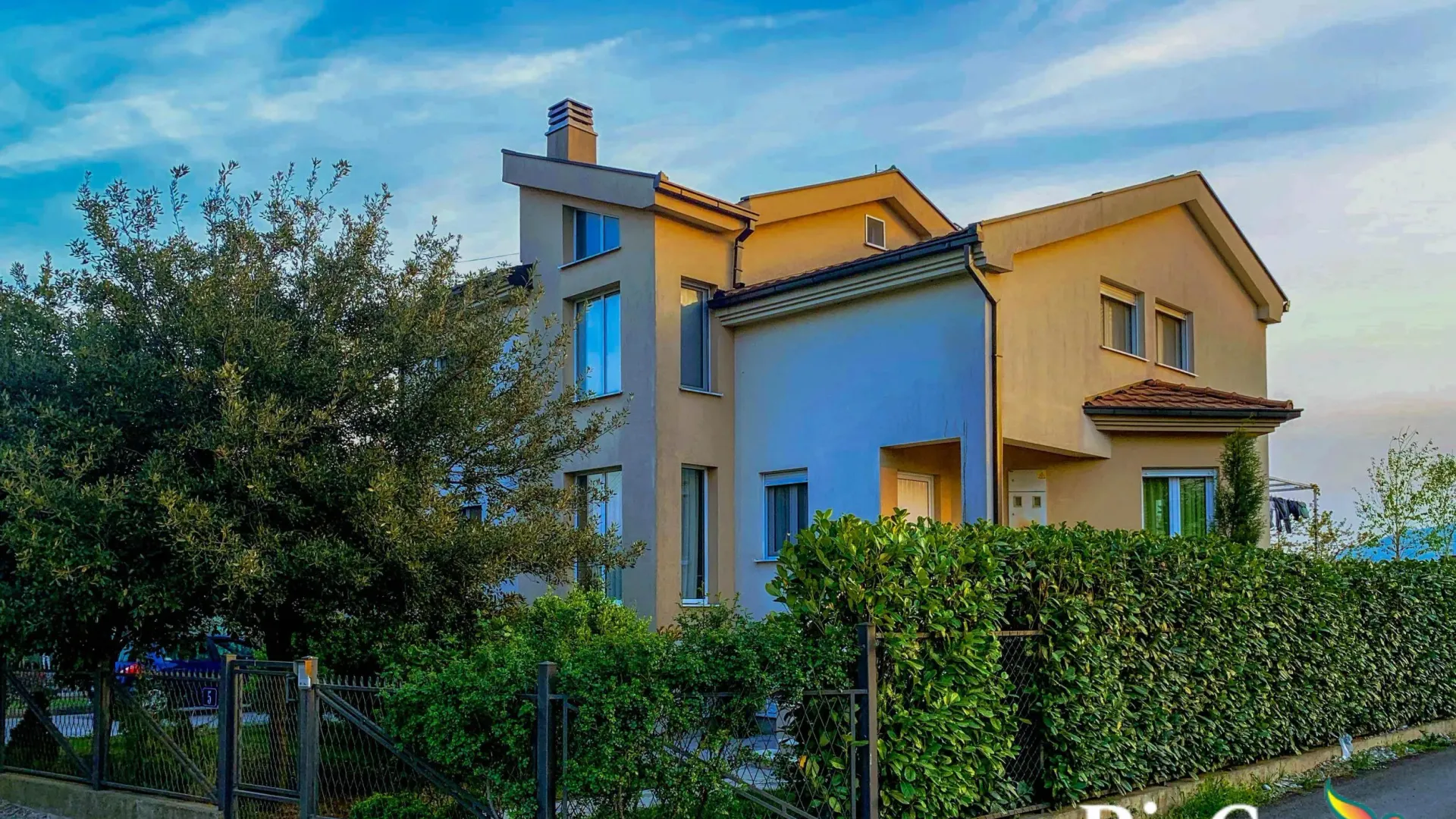 Izdavanje, kuća, 240m², Donja Gorica, Podgorica