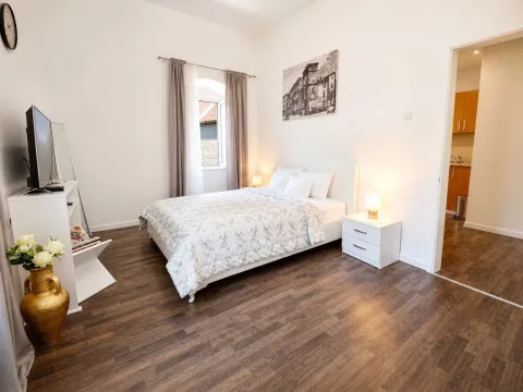 Prodaja, jednosoban stan, 42m², Stari Grad Kotor, Kotor - image 6