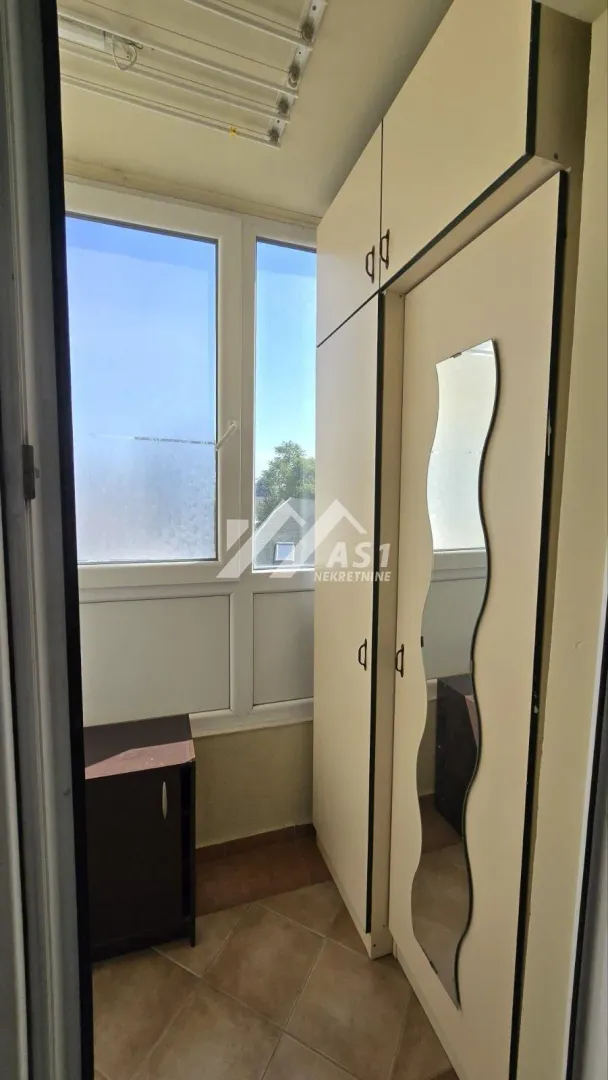 Izdavanje, jednosoban stan, 33m², Salajka, Novi Sad Sve Podlokacije