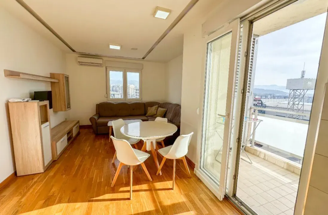 Izdavanje, jednosoban stan, 44m², City Kvart, Podgorica