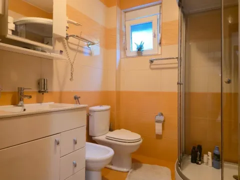 Rent, house, 184m², Velje Brdo, Podgorica - image 17