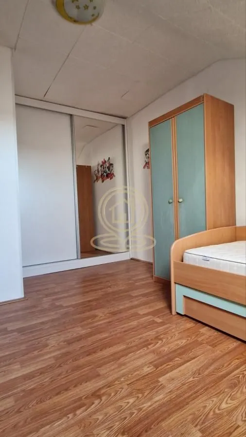 Izdavanje, trosoban stan, 90m², Petrovaradin, Novi Sad