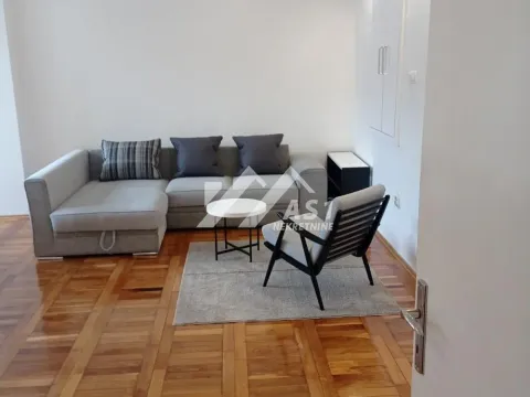 Izdavanje, trosoban stan, 82m², Centar, Novi Sad - image 2