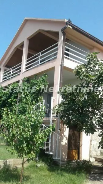 Prodaja, kuća, 190m², Šušanj, Bar