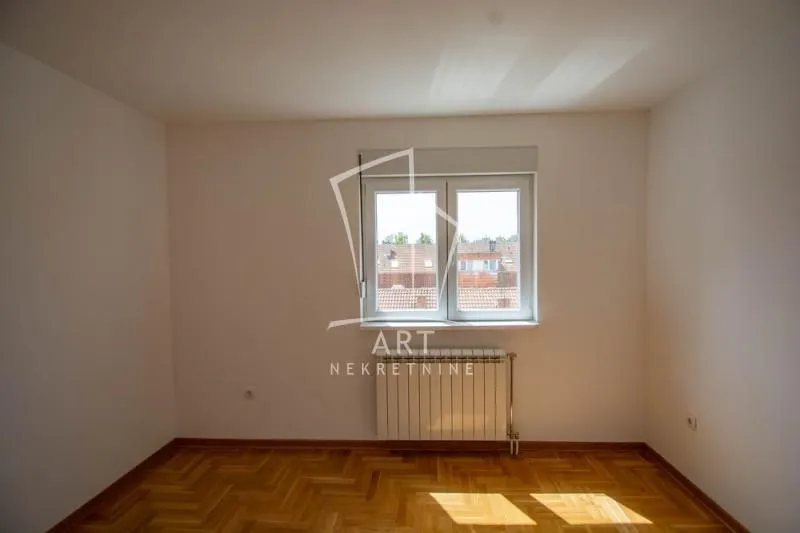 Sale, four bedroom apartment, 101m², Voždovac Sve Podlokacije, Beograd