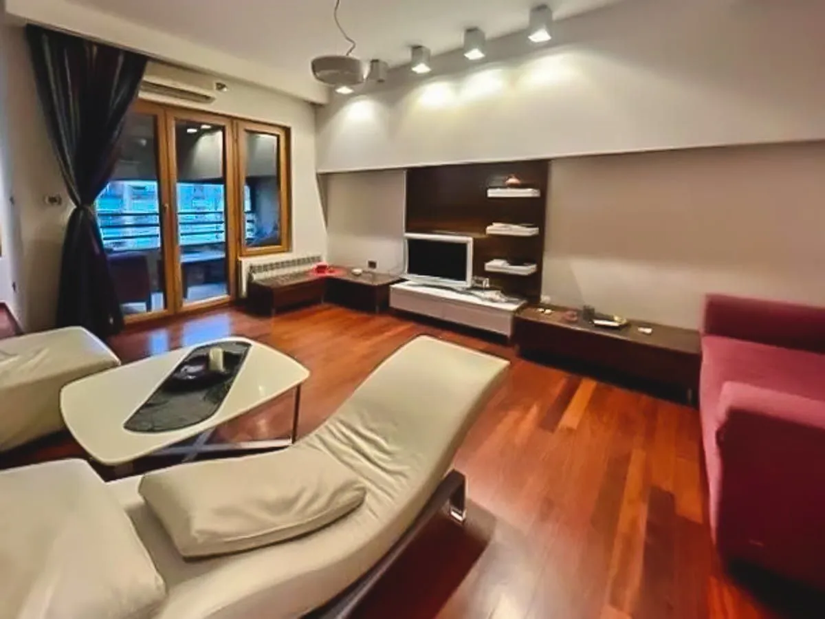 Izdavanje, dvosoban stan, 95m², Kruševac, Podgorica
