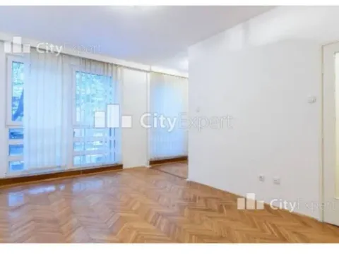 Izdavanje, trosoban stan, 70m², Vračar Centar, Vračar Sve Podlokacije - image 2