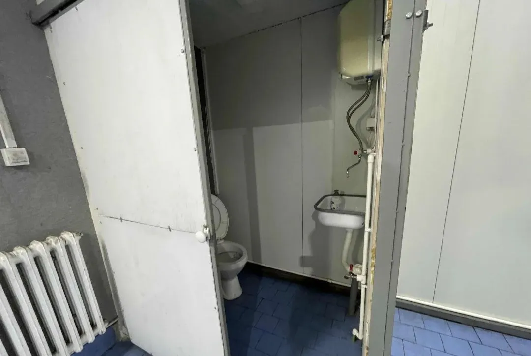 Rent, office space, 70m², Resnik, Beograd