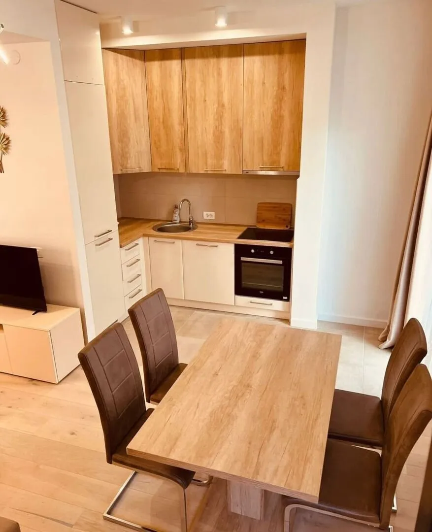 Izdavanje, jednosoban stan, 72m², Tivat, Crna Gora