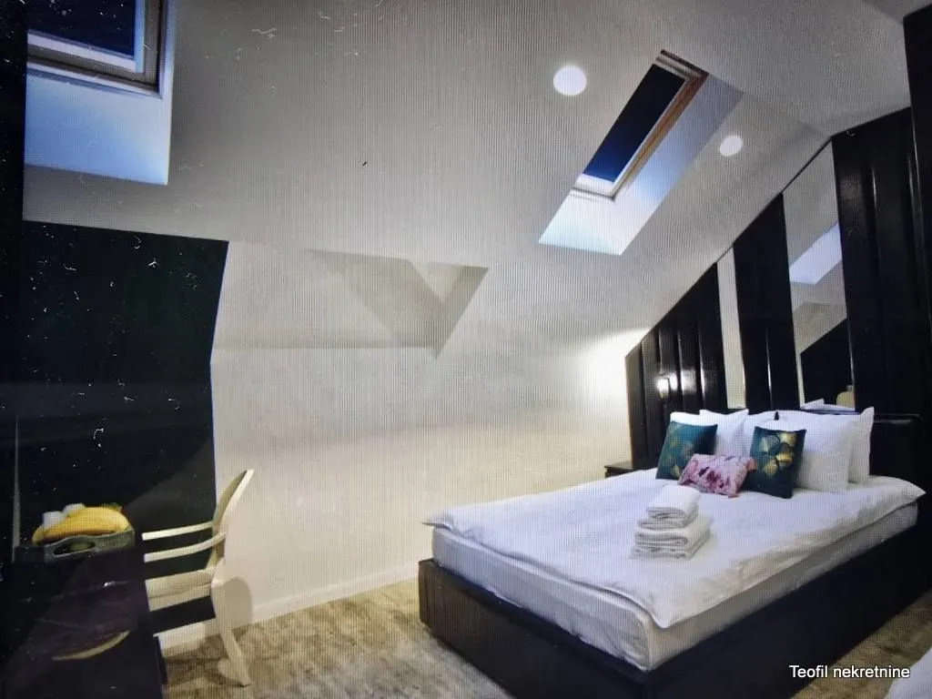 Izdavanje, poslovni prostor, 800m², Ruma, Srbija