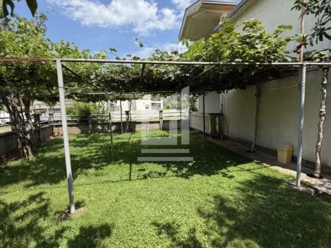 Prodaja, kuća, 187m², Zlatica, Podgorica - image 2
