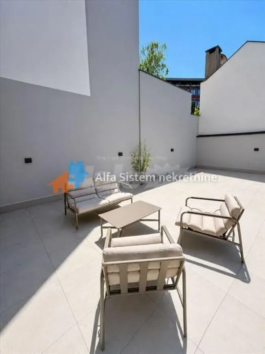 Izdavanje, trosoban stan, 125m², Vračar Sve Podlokacije, Beograd