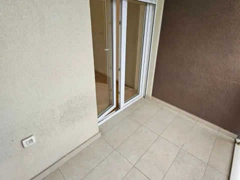 Izdavanje, trosoban stan, 116m², Zabjelo, Podgorica - image 14