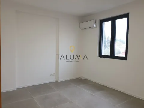 Izdavanje, poslovni prostor, 120m², Centar, Podgorica - image 3