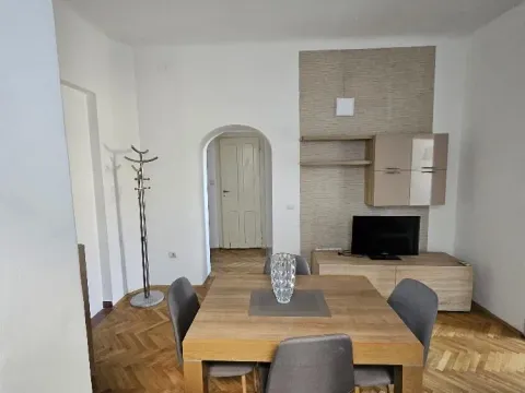 Rent, two bedroom apartment, 32m², Stari Grad, Beograd - image 2