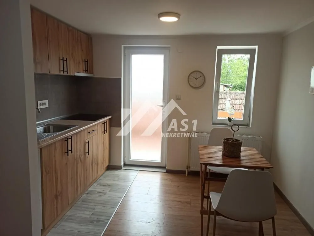 Izdavanje, trosoban stan, 70m², Salajka, Novi Sad Sve Podlokacije