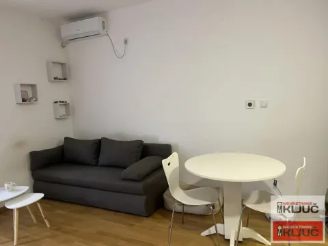 Izdavanje, garsonjera, 26m², Bulevar patrijarha Pavla, Novi Sad Sve Podlokacije - image 7