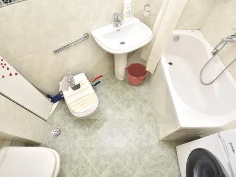 Izdavanje, jednosoban stan, 50m², Stari Aerodrom, Podgorica - image 10