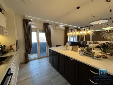 Prodaja, četvorosoban stan, 164m², Centar, Jagodina - image 8