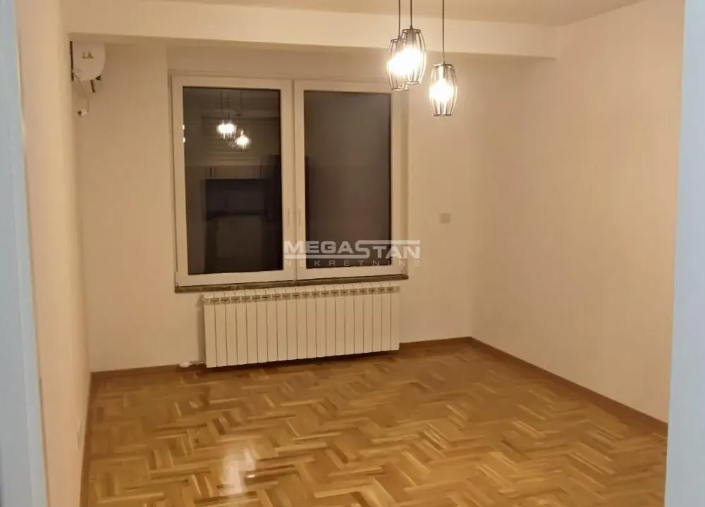 Izdavanje, jednosoban stan, 32m², Đeram Pijaca, Beograd