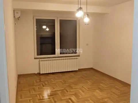 Izdavanje, jednosoban stan, 32m², Đeram Pijaca, Beograd