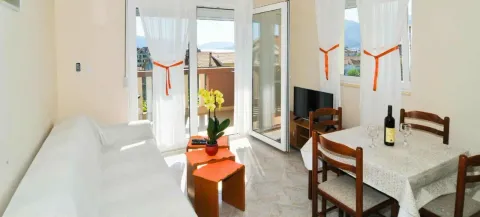 Izdavanje, jednosoban stan, 50m², Seljanovo, Tivat - image 2