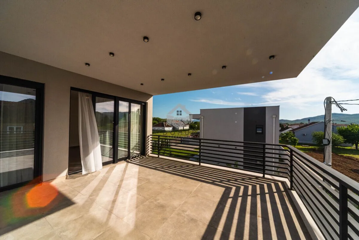 Rent, house, 225m², Gornja Gorica, Podgorica