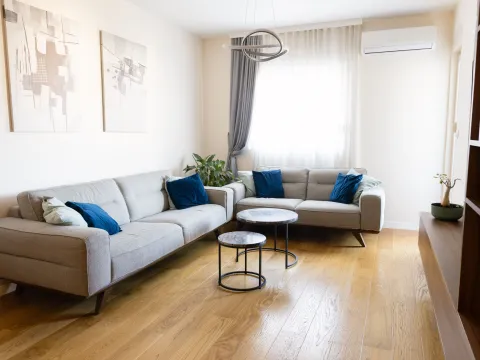 Izdavanje, stan, 52m², Centar, Bar - image 1