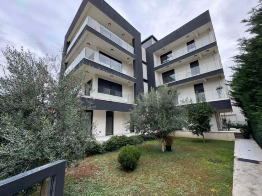 Izdavanje, trosoban stan, 130m², Dalmatinska ulica, Podgorica