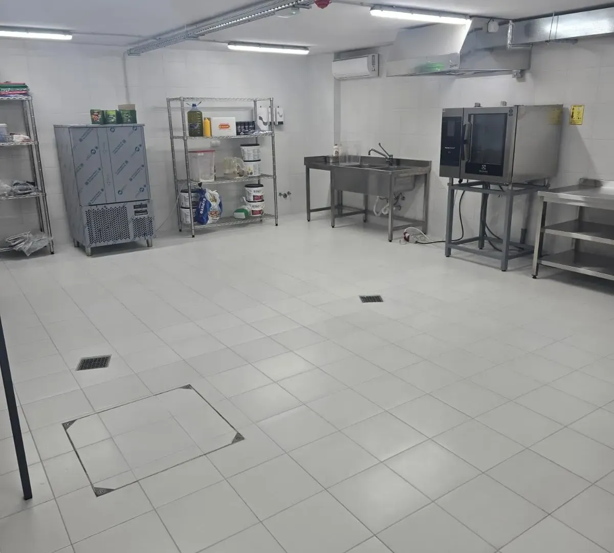 Rent, office space, 250m², Lastva Grbaljska, Kotor