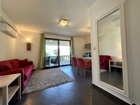 Rent, one bedroom apartment, 45m², Dobrota, Kotor - image 2