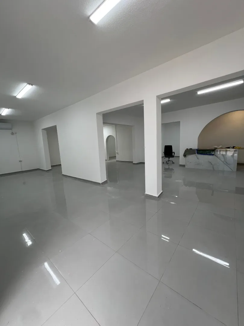 Rent, office space, 1000m², Čeluga, Bar