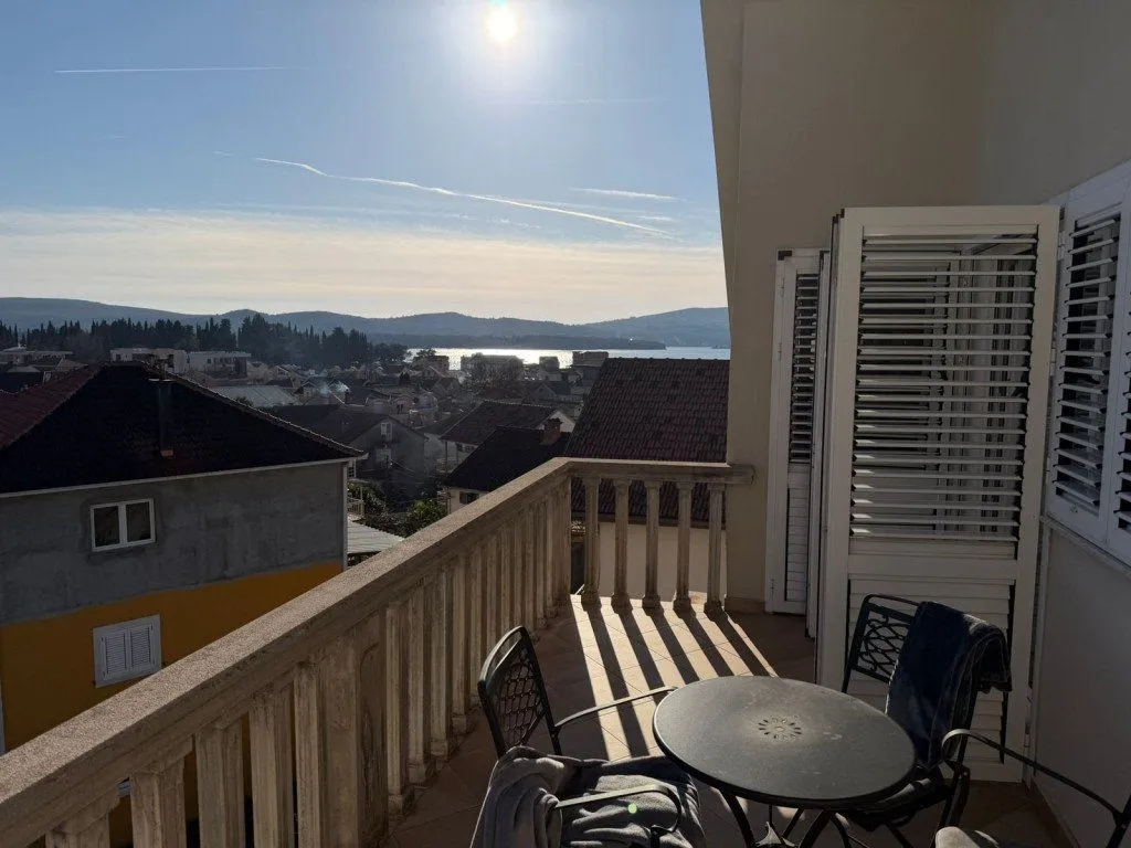 Rent, one bedroom apartment, 60m², Kalimanj, Tivat