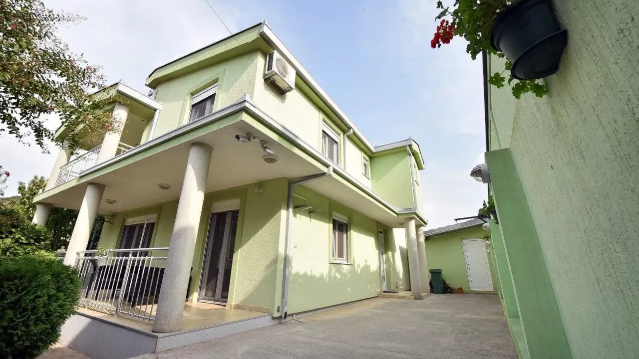 Sale, house, 176m², Rogami, Podgorica