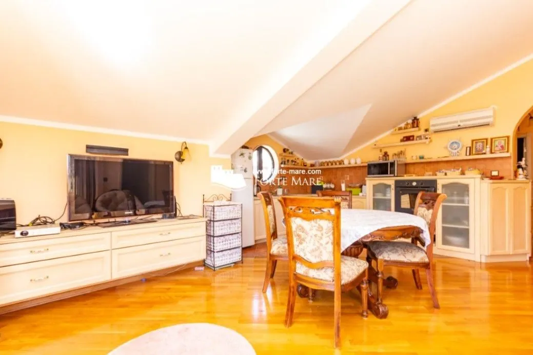 Prodaja, dvosoban stan, 88m², Đenovići, Herceg Novi