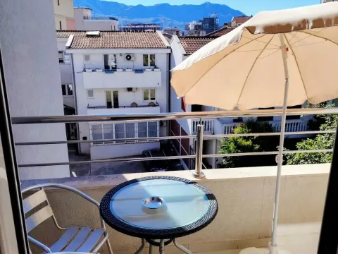 Rent, two bedroom apartment, 79m², Budva, Crna Gora - image 5