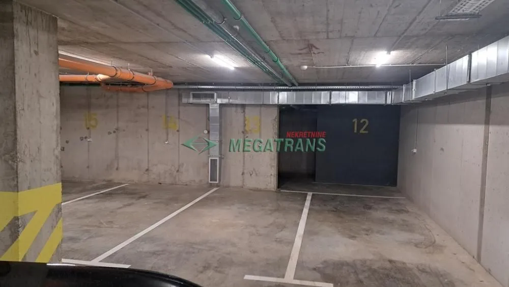 Izdavanje, četvorosoban stan, 112m², Centar, Novi Sad