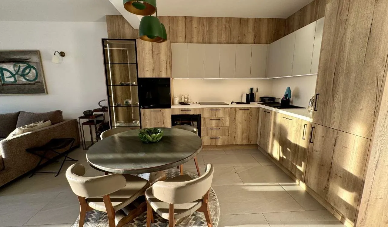 Izdavanje, dvosoban stan, 91m², Opatovo, Tivat