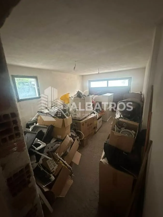 Prodaja, kuća, 400m², Zagorič, Podgorica