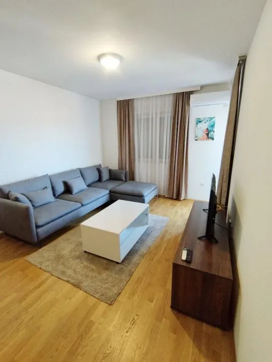 Izdavanje, dvosoban stan, 75m², Stari Aerodrom, Podgorica