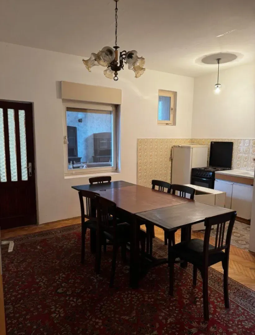 Izdavanje, petosoban stan, 260m², Stari Banovci, Stara Pazova