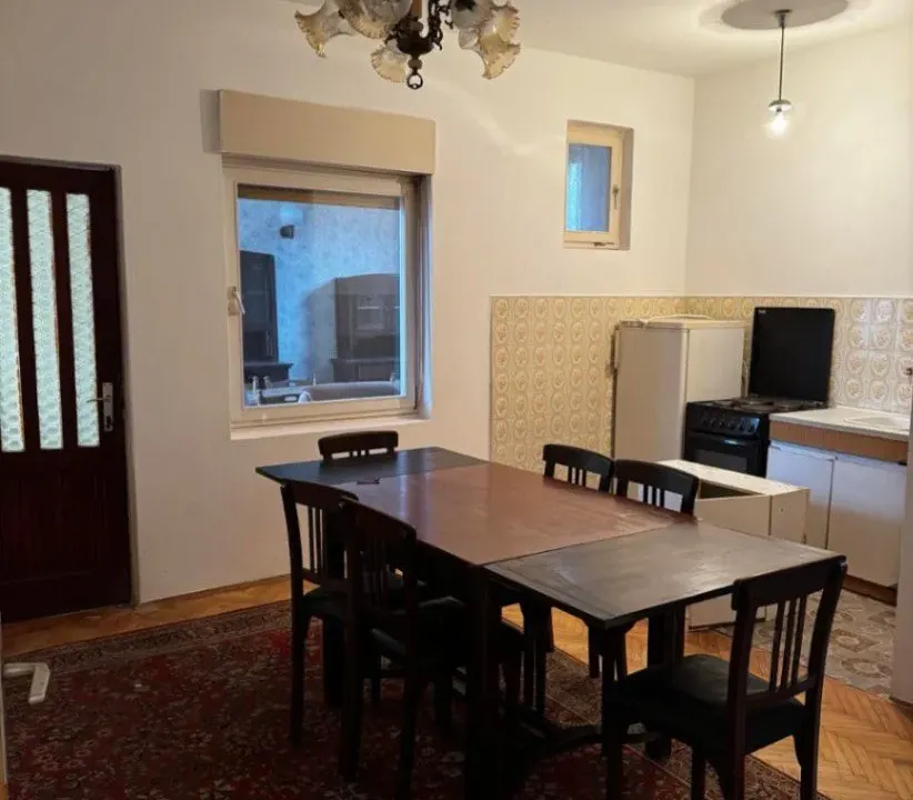 Izdavanje, petosoban stan, 260m², Stari Banovci, Stara Pazova