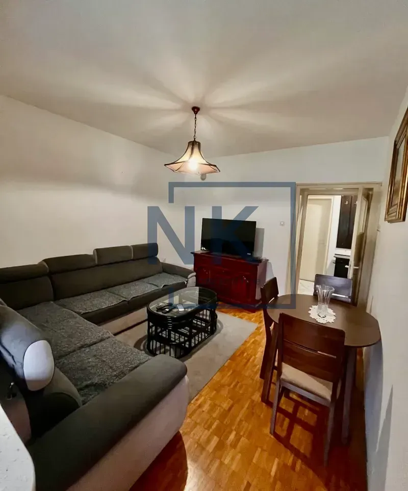 Izdavanje, dvosoban stan, 80m², Centar, Podgorica