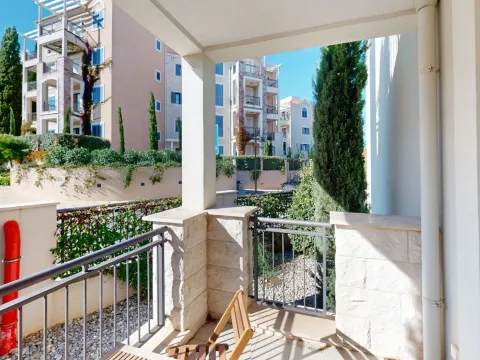 Prodaja, jednosoban stan, 55m², Luštica Bay, Tivat - image 3