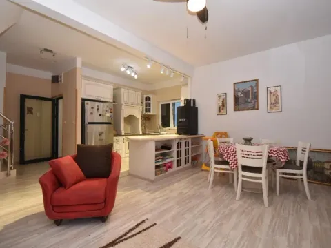 Sale, three bedroom apartment, 120m², Đenovići, Herceg Novi - image 5