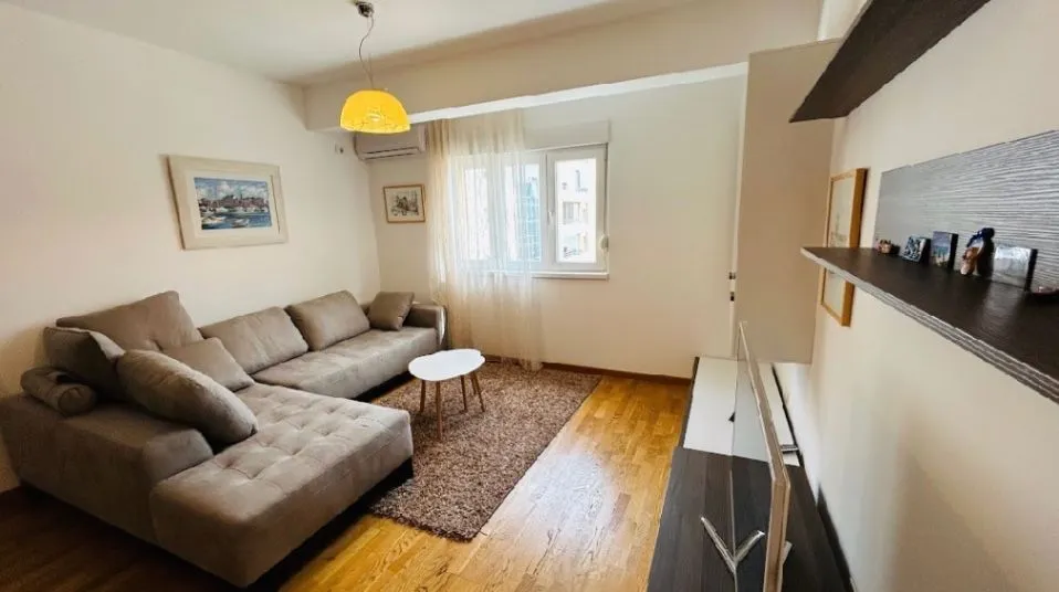 Izdavanje, jednosoban stan, 54m², City Kvart, Podgorica