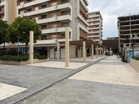 Rent, office space, 48m², Central Point, Podgorica - image 1