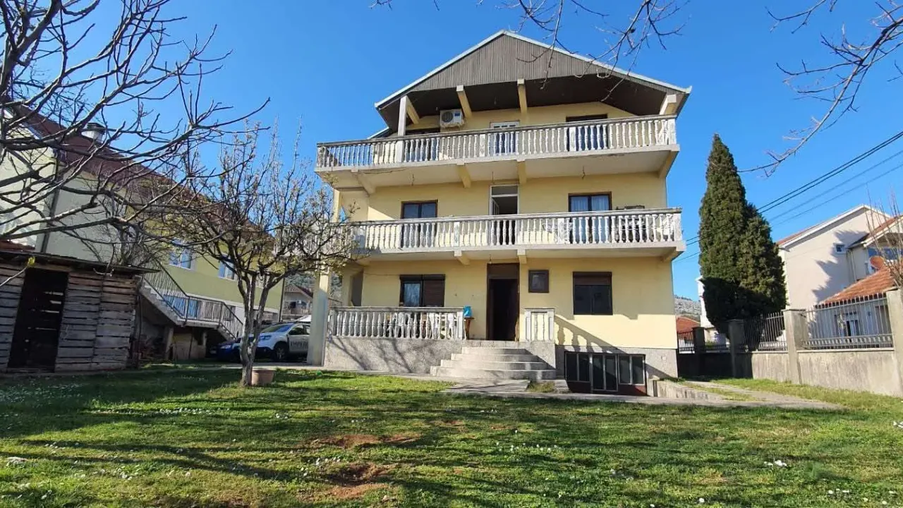 Prodaja, kuća, 270m², Podgorica, Crna Gora